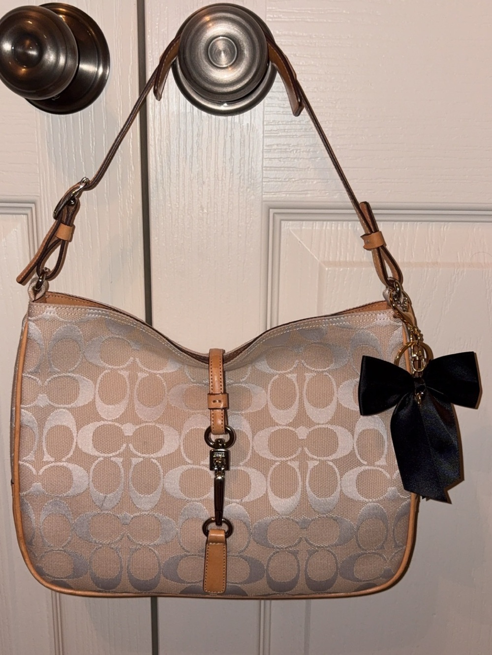 Authentic Coach Beige Hamptons Signature Jacquard Shoulder Hobo Bag - W/ Bow 🖤✨